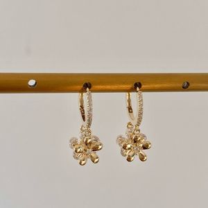 18K Gold Plated Dainty Daisy Cubic Zirconia Huggies Hoop Earrings